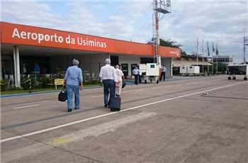 Desembarque de passageiros no Aeroporto da Usiminas